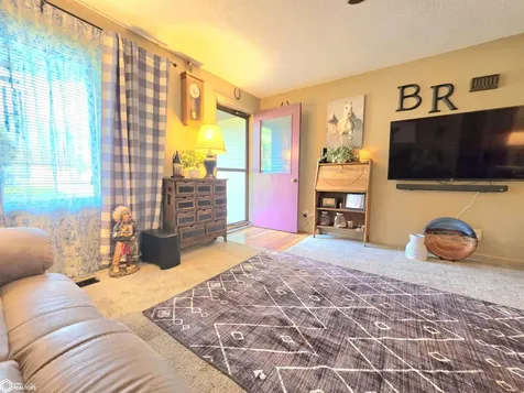 728 S Harrison Avenue Mason City IA 50401
