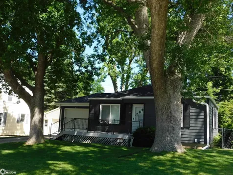 2004 S 3rd Avenue E Newton IA 50208