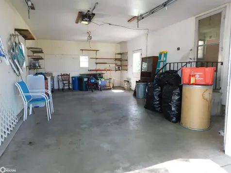 2004 S 3rd Avenue E Newton IA 50208