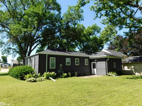 2004 S 3rd Avenue E Newton IA 50208