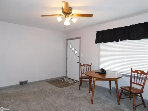 2004 S 3rd Avenue E Newton IA 50208