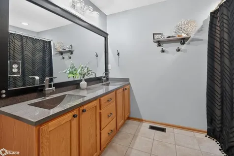 101 S 29th Street Marshalltown IA 50158