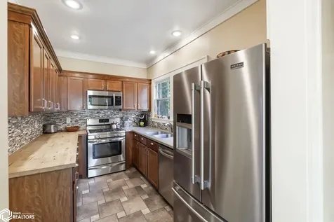 84 Linden Drive Mason City IA 50401