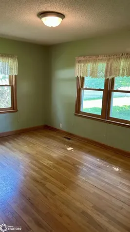 802 10th Street Eldora IA 50627