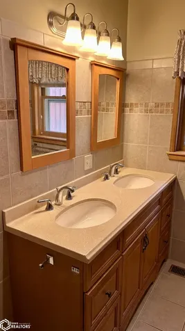 802 10th Street Eldora IA 50627