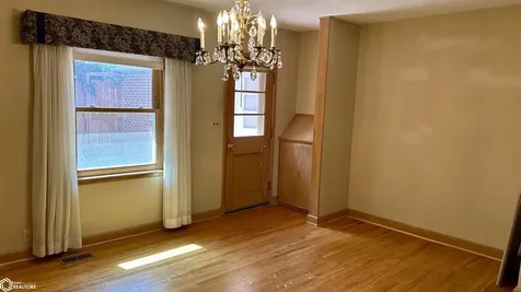 802 10th Street Eldora IA 50627