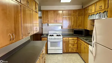 802 10th Street Eldora IA 50627