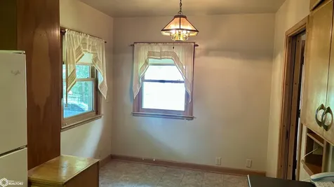 802 10th Street Eldora IA 50627
