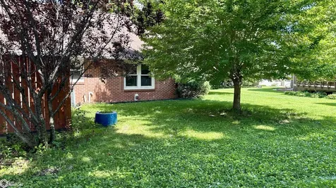 802 10th Street Eldora IA 50627