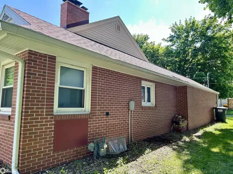 802 10th Street Eldora IA 50627