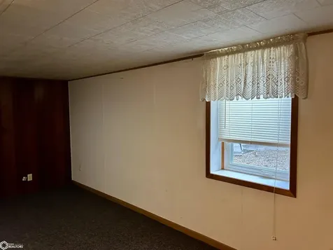 802 10th Street Eldora IA 50627