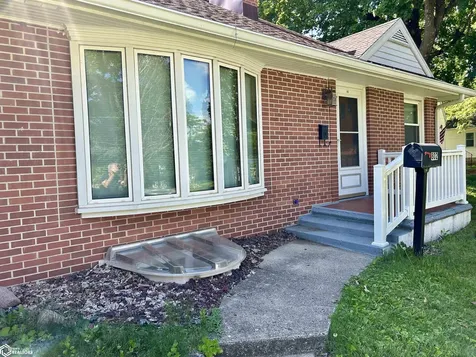 802 10th Street Eldora IA 50627