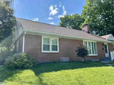 802 10th Street Eldora IA 50627