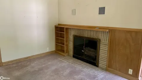 802 10th Street Eldora IA 50627