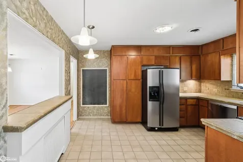 900 11th Avenue Grinnell IA 50112