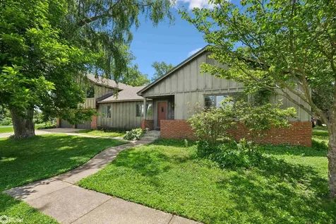 900 11th Avenue Grinnell IA 50112