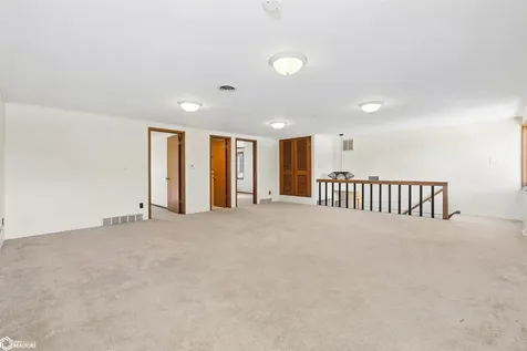 900 11th Avenue Grinnell IA 50112