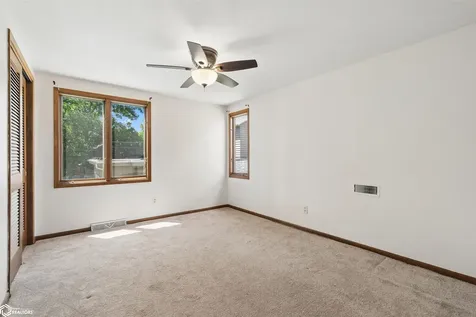 900 11th Avenue Grinnell IA 50112