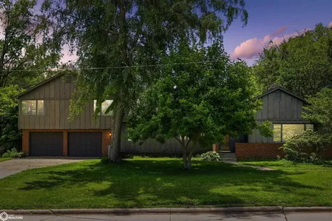 900 11th Avenue Grinnell IA 50112