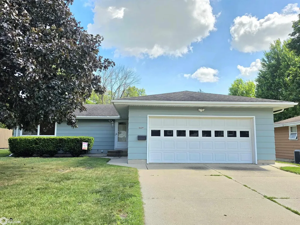 1009 Manor Drive Mason City IA 50401