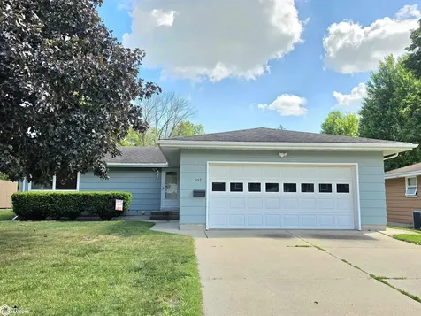 1009 Manor Drive Mason City IA 50401