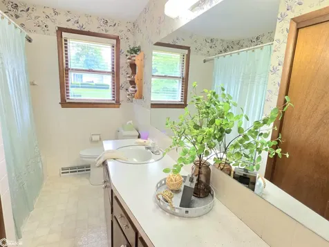 1009 Manor Drive Mason City IA 50401