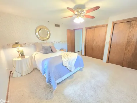 1009 Manor Drive Mason City IA 50401