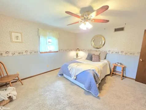 1009 Manor Drive Mason City IA 50401