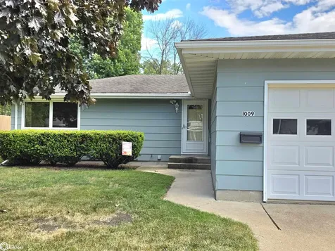 1009 Manor Drive Mason City IA 50401