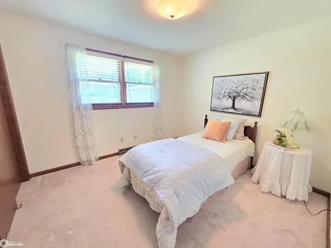 1009 Manor Drive Mason City IA 50401