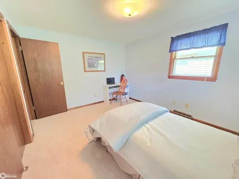 1009 Manor Drive Mason City IA 50401