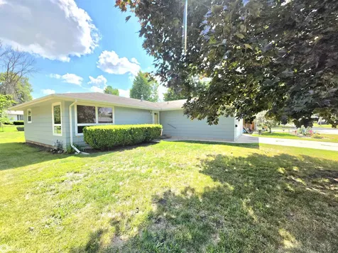 1009 Manor Drive Mason City IA 50401