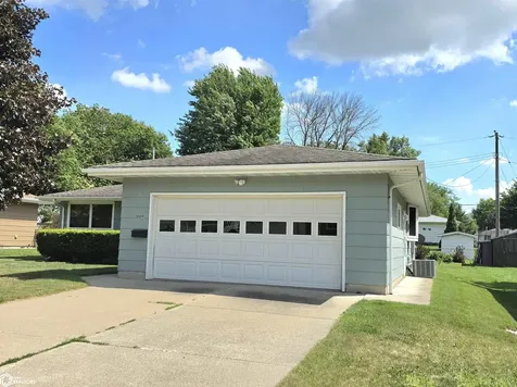 1009 Manor Drive Mason City IA 50401