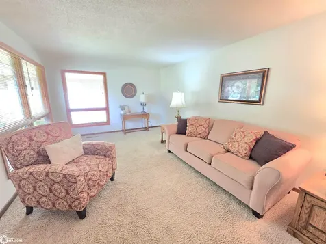 1009 Manor Drive Mason City IA 50401