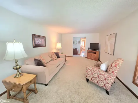 1009 Manor Drive Mason City IA 50401