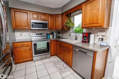 1410 Greenfield Drive Marshalltown IA 50158