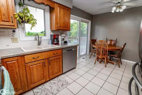 1410 Greenfield Drive Marshalltown IA 50158