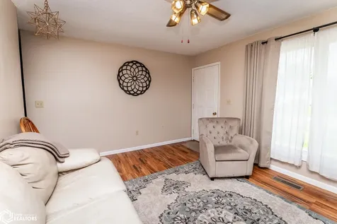 1410 Greenfield Drive Marshalltown IA 50158