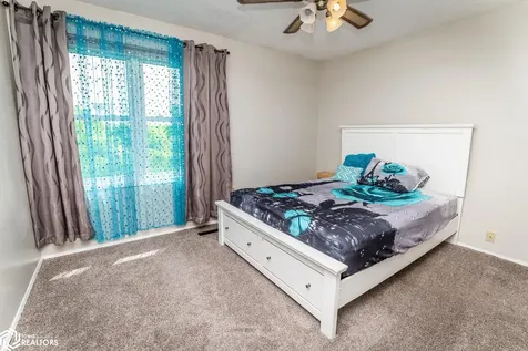 1410 Greenfield Drive Marshalltown IA 50158