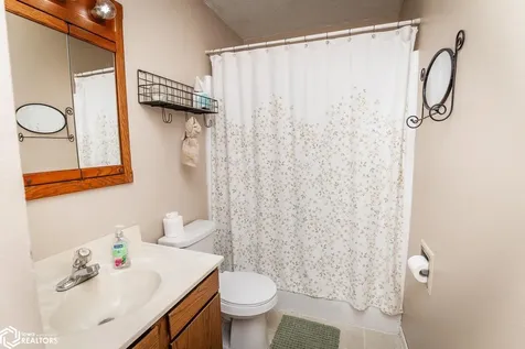 1410 Greenfield Drive Marshalltown IA 50158