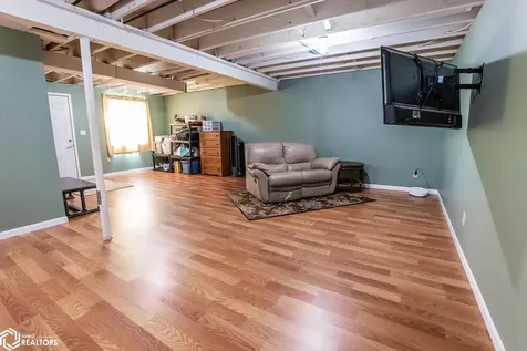 1410 Greenfield Drive Marshalltown IA 50158