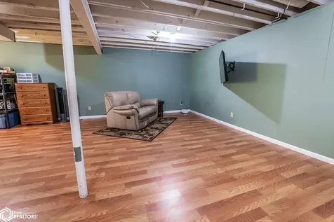 1410 Greenfield Drive Marshalltown IA 50158