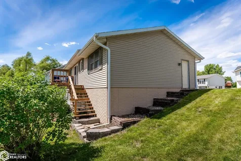 1410 Greenfield Drive Marshalltown IA 50158