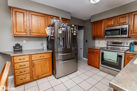 1410 Greenfield Drive Marshalltown IA 50158