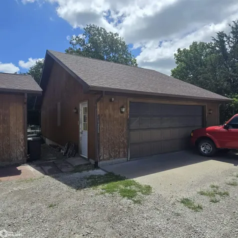910 2nd Avenue E Oskaloosa IA 52577