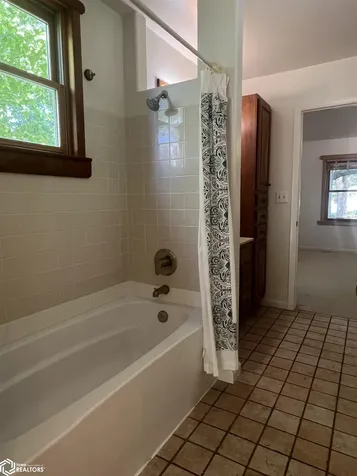 308 E Adams Avenue Fairfield IA 52556