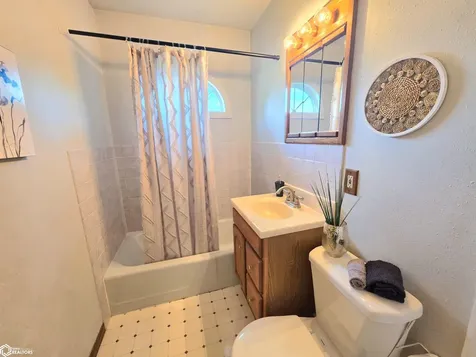1046 1st Street NE Mason City IA 50401