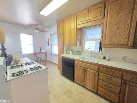 1046 1st Street NE Mason City IA 50401