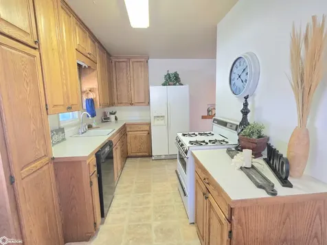 1046 1st Street NE Mason City IA 50401