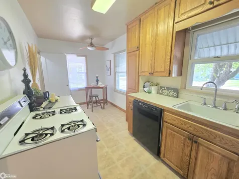 1046 1st Street NE Mason City IA 50401